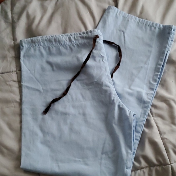 Melrose Baby blue scrub set with chocolate touches - Picture 3 of 4